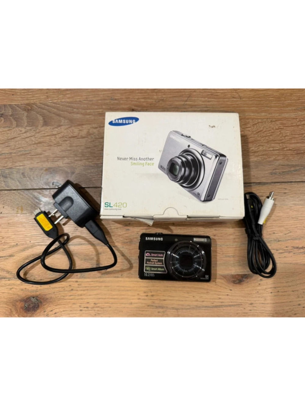 Samsung SL420 10.2MP Digital Camera Black - Tested & Working Complete Box Set